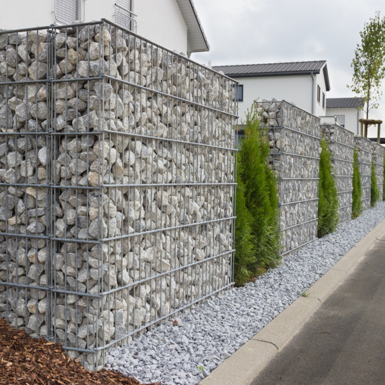 Gabionenzaun selber bauen - Schritt für Schritt | GLOBUS BAUMARKT Gabionenzaun selber bauen - Schritt für Schritt | GLOBUS BAUMARKT