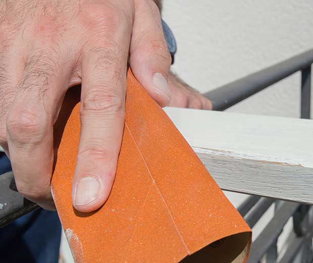 Vintage Garderobe mit Möbelknöpfen selber bauen Kanten anschleifen