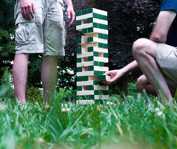 Riesen-Wackelturm selber bauen