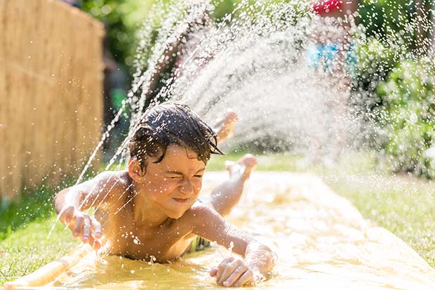 Tipps gegen Hitze Garten Wasserspielzeug Pools