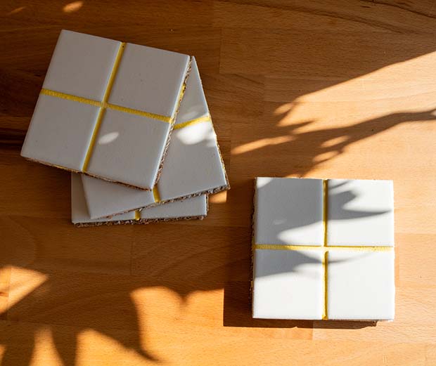 DIY Anleitung Untersetzer selber machen aus Mosaikfliesen.