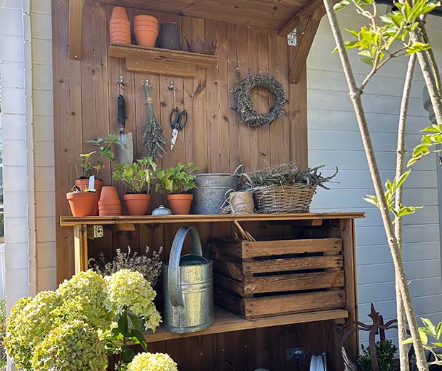 DIY-Anleitung Pflanztisch selber bauen.