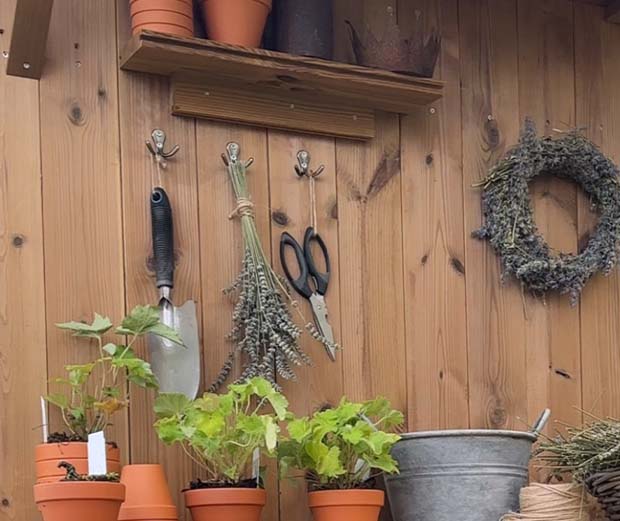 DIY-Anleitung Pflanztisch selber bauen.