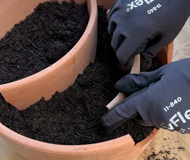 DIY-Idee: Tontopfdeko selber machen. Anleitungsschritt.