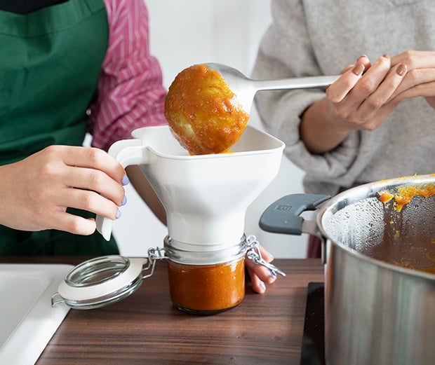 Herbstliche Marmeladen Rezepte zum Nachmachen. Zubereitung Schritt 3 Apfel-Dattel Marmelade.