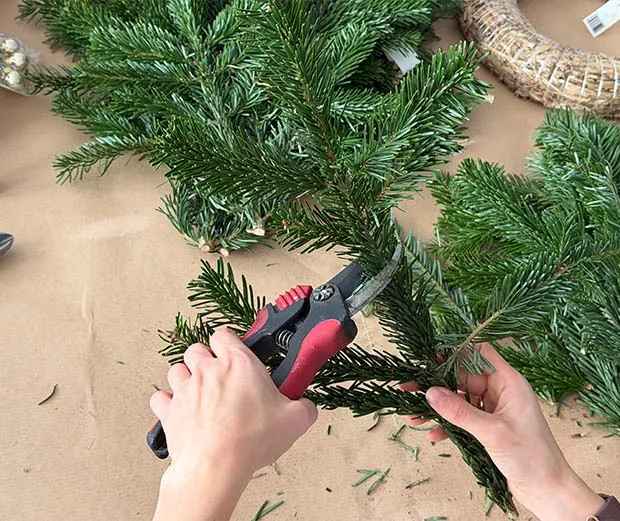 DIY-Idee Adventskranz binden. Anleitungsschritt 2.