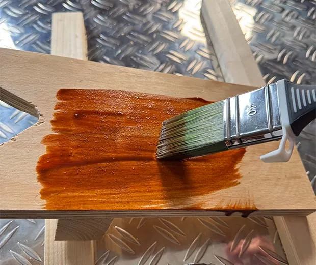 DIY-Idee Stiefelknecht aus Holz. Anleitungsschritt 4.