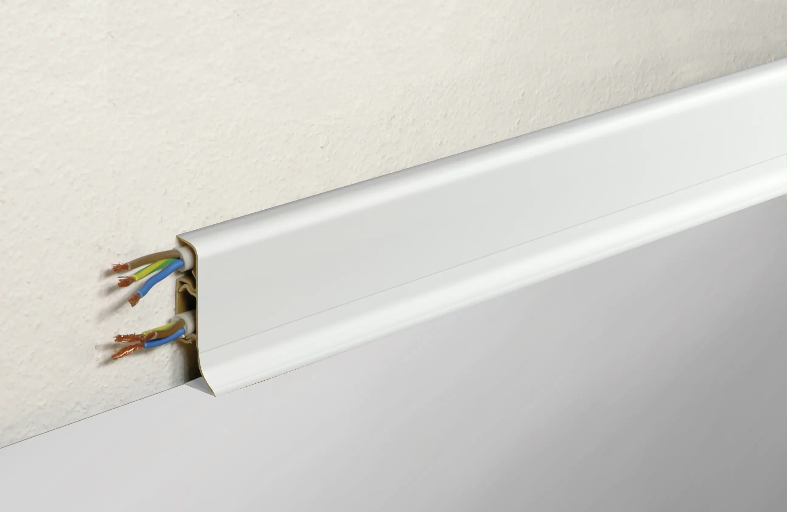 FN Neuhofer Klemmsockelleiste 250 cm 50 x 22,5 mm weiß