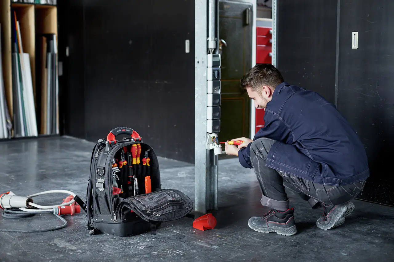 Wiha Werkzeug-Rucksack Set L electric 26-teilig