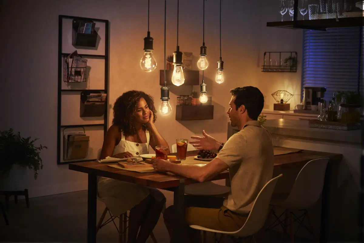 Philips Hue LED-Leuchtmittel White E27 warmweiß Birnenform 7 W warmweiß Philips Hue LED-Leuchtmittel White E27 warmweiß Birnenform 7 W warmweiß
