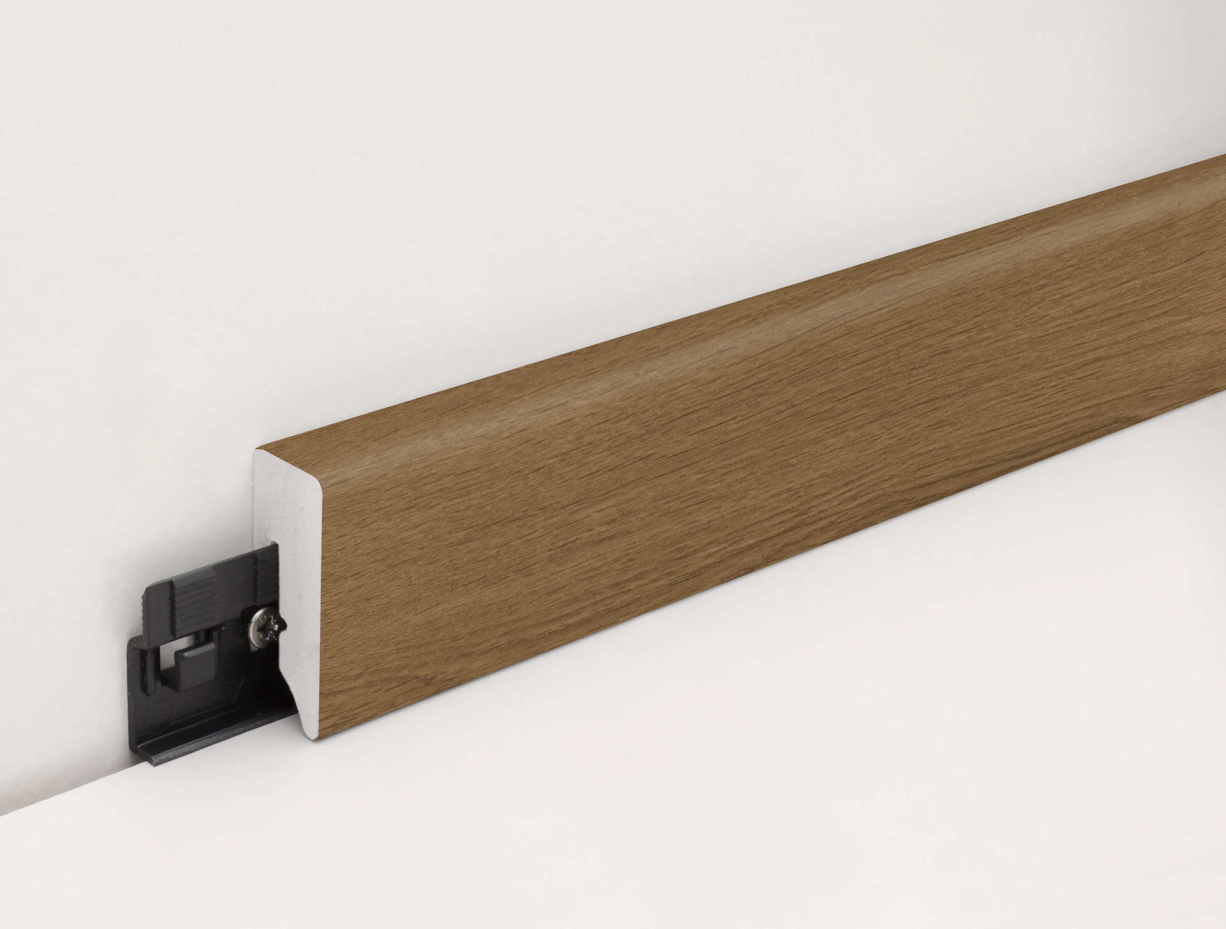 FN Neuhofer Fußleiste 240 cm 38,5 x 15 mm Eiche nova natur foliert