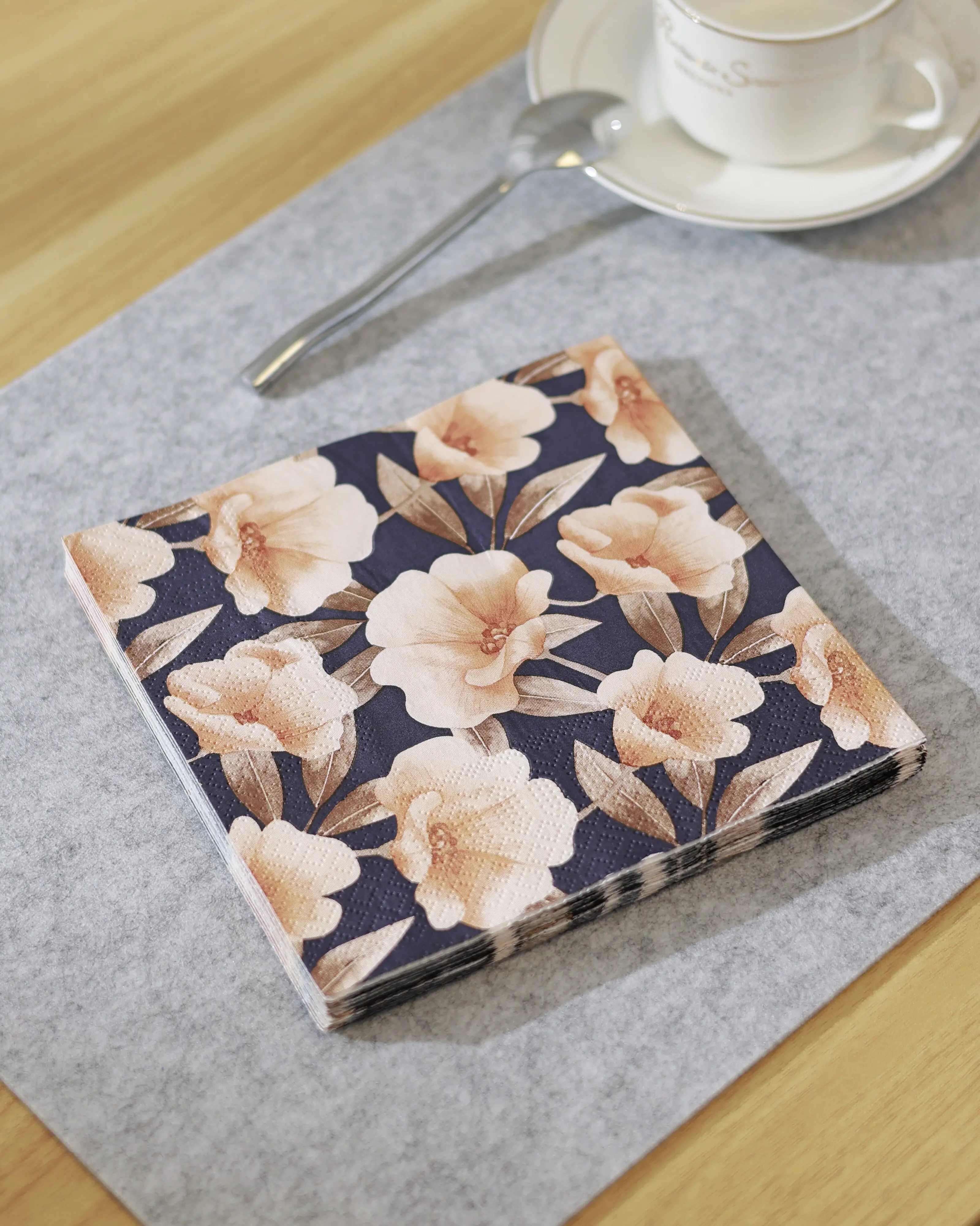 Eglo Servietten Motiv Blüten Mahuli blau apricot 17 x 17 cm - 20er Pack