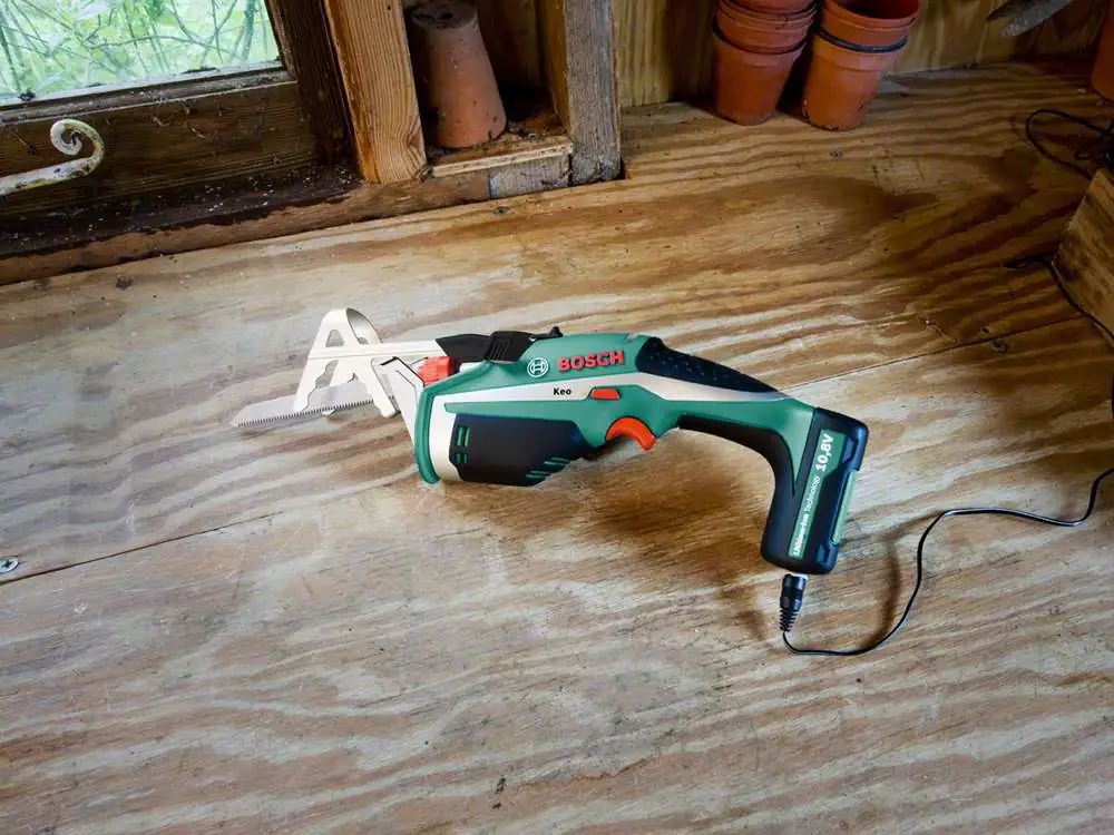 Bosch Akku-Universalsäge Keo 6/8 cm Schnittbreite