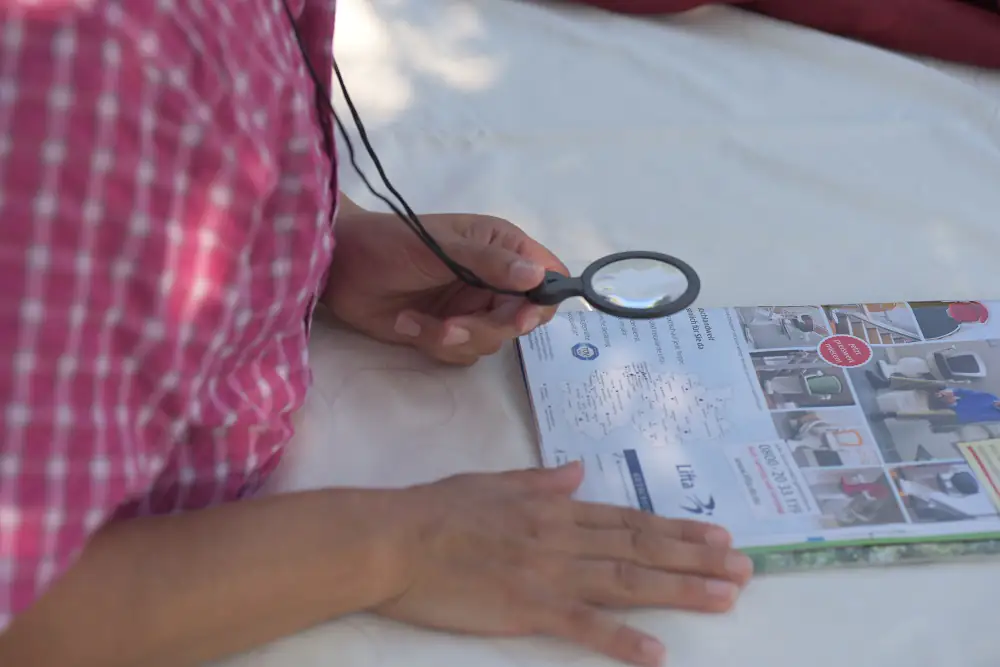 Digiphot Umhänge-Lupe LK-40 4 fache Vergrößerung