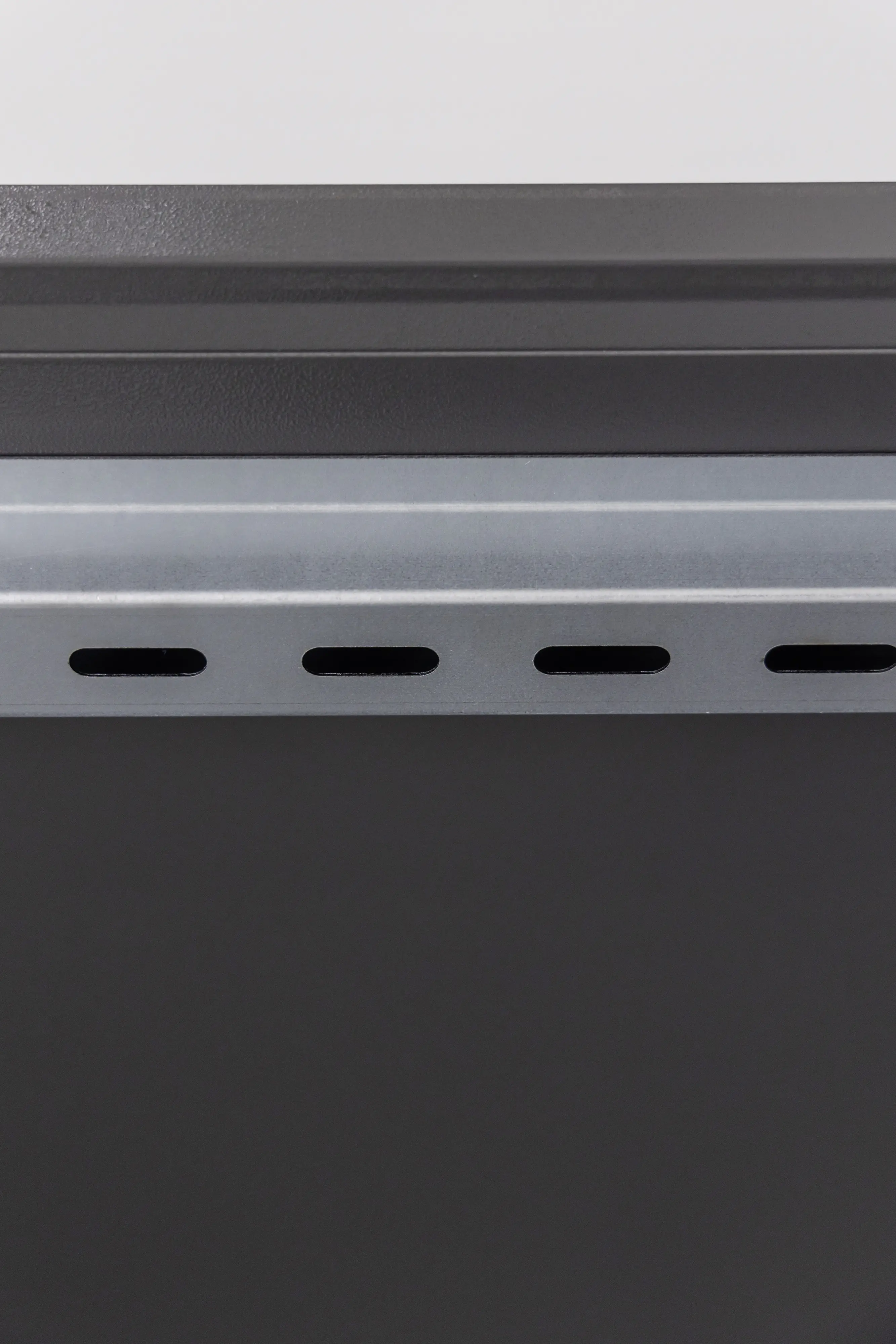 Telluria Regalsteher-Set Tür Giarmadio für Geräteschrank silber