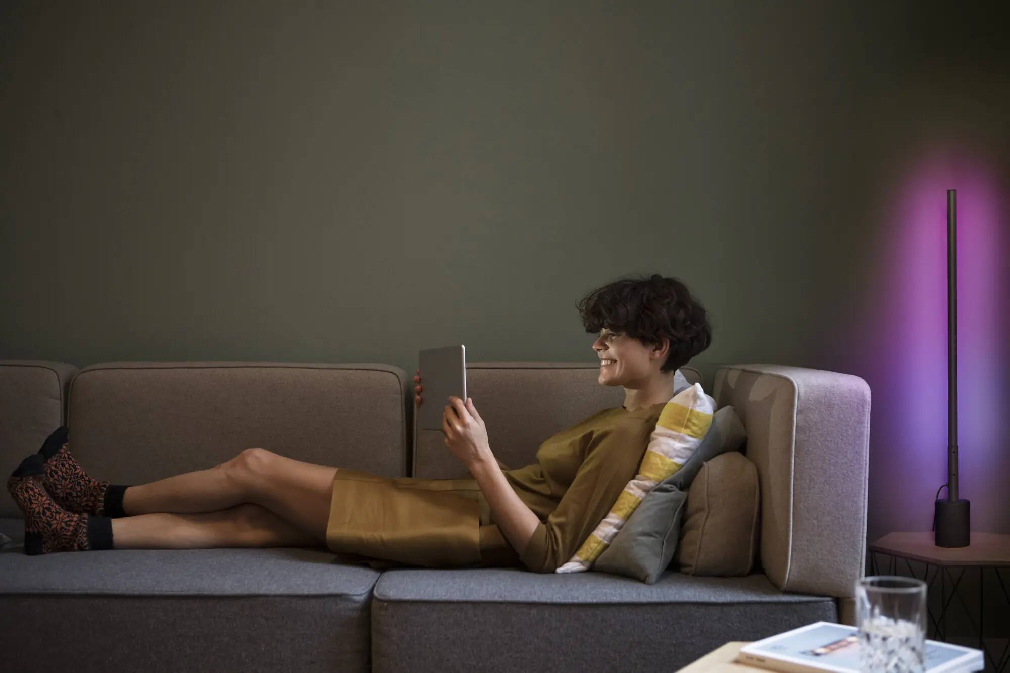 Ledvance Smart+ LED Stehleuchte Corner Slim schwarz 80 x 8 cm 8 W RGBW