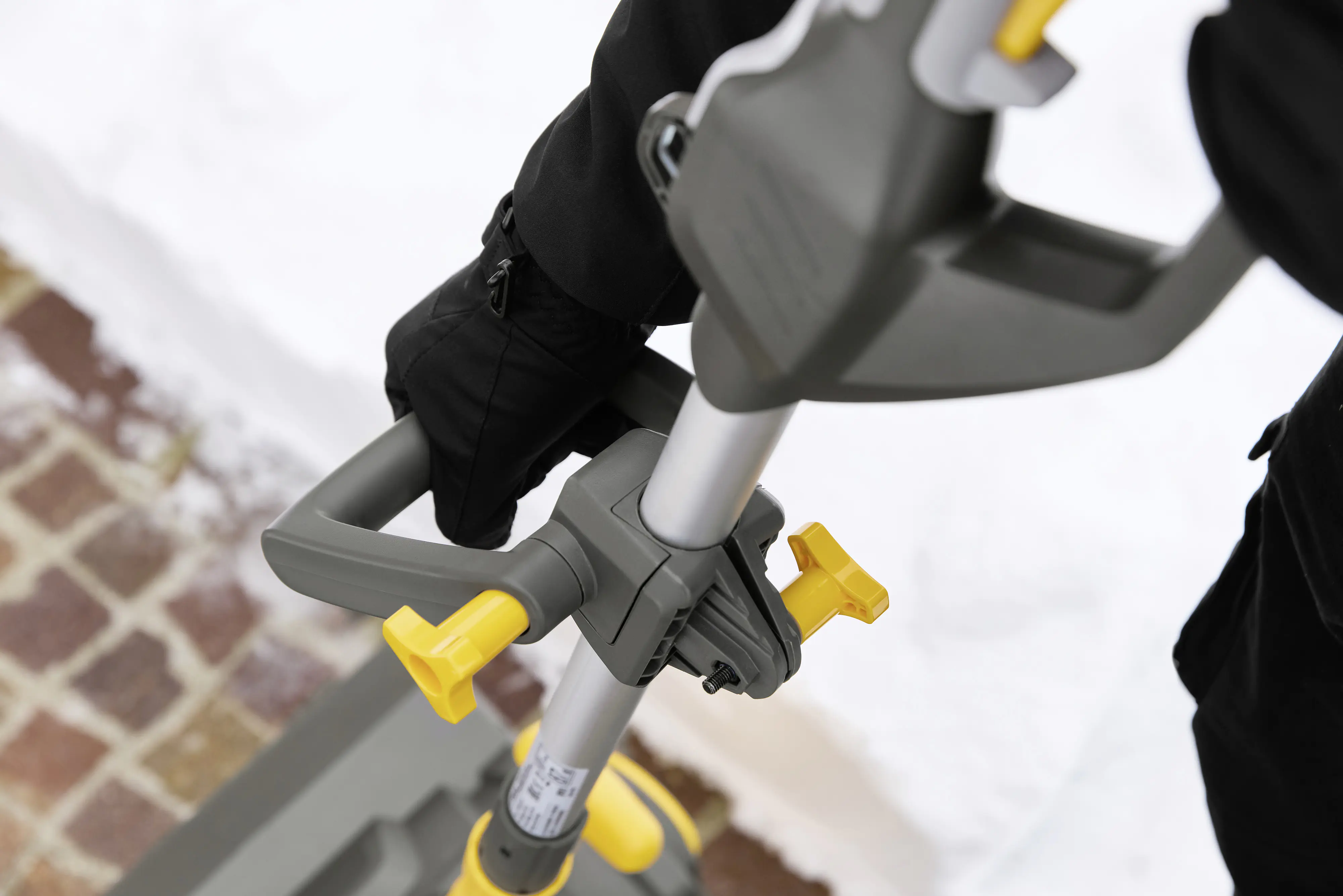 Stiga Akku-Schneefräse ST 300e Kit Arbeitsbreite 30 cm 2 Ah 48 Volt Stiga Akku-Schneefräse ST 300e Kit Arbeitsbreite 30 cm 2 Ah 48 Volt