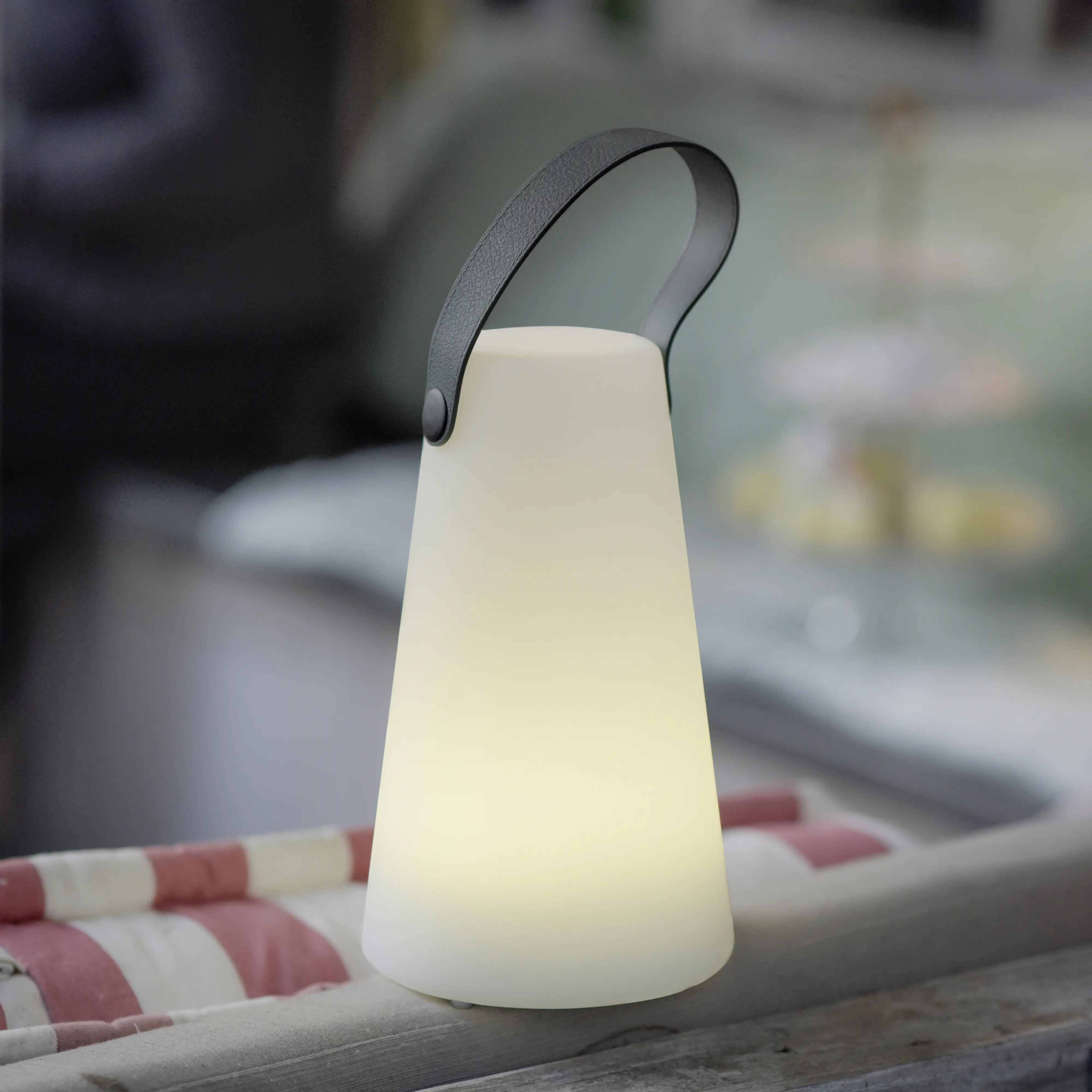 JustLight LED Akku-Tischleuchte Keno weiß, RGBW