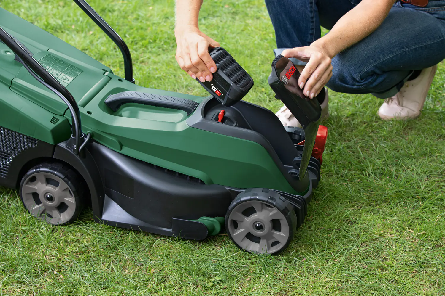 Bosch Akku-Rasenmäher CityMower 18 V 32 cm Schnittbreite inkl. Akku + Ladegerät & Ersatzmesser 32 cm