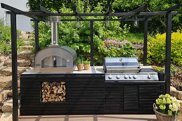Outdoorküche aus Holz