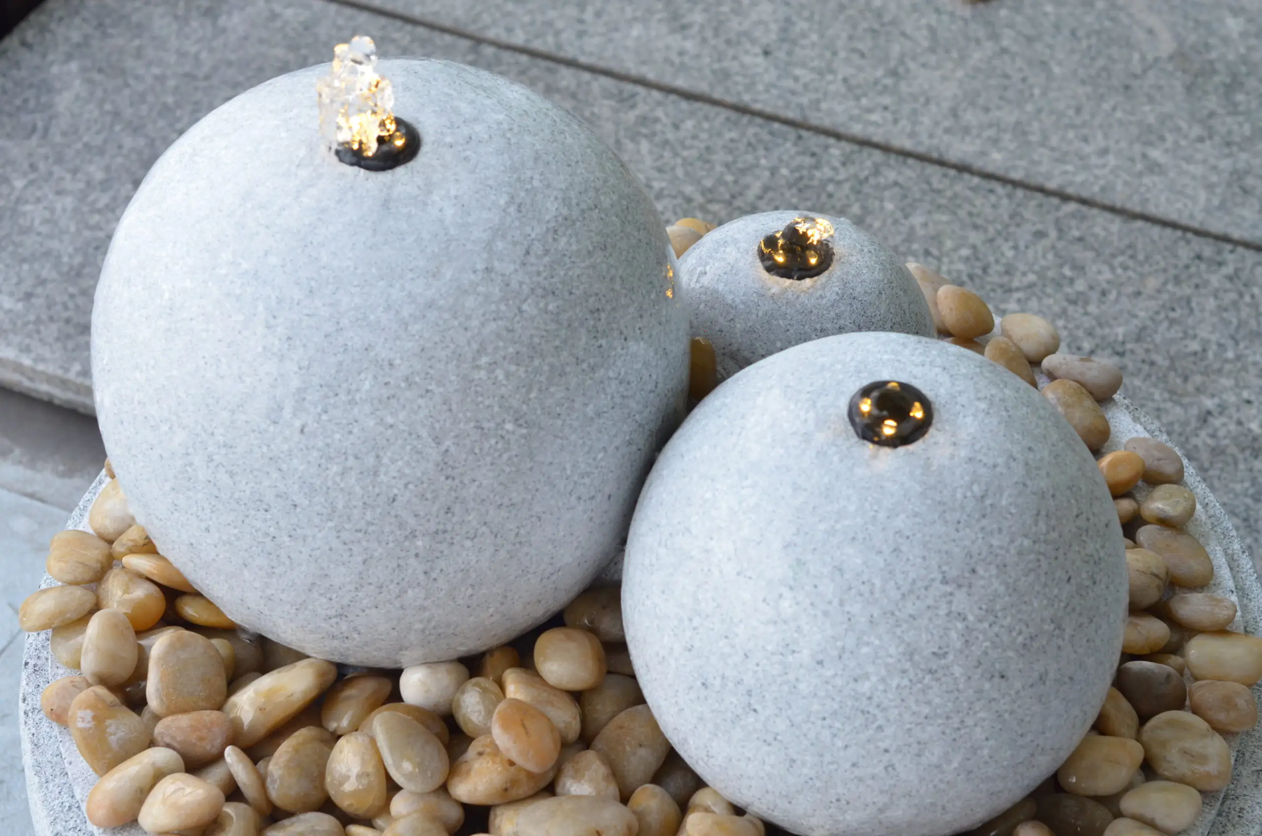 Heissner Gartenbrunnen Saphira 59 x 43 x 15/23/28 cm, grau