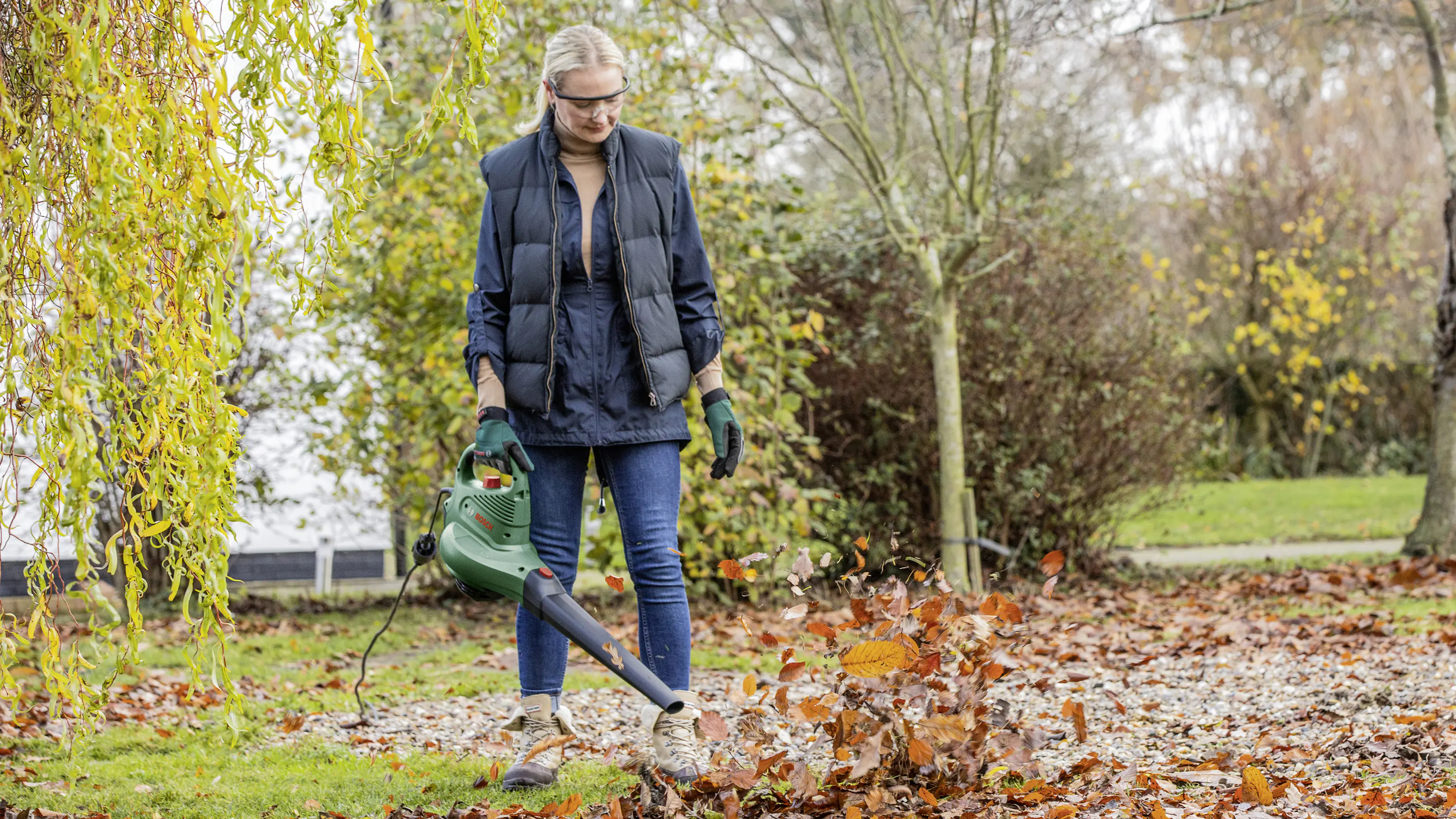 Bosch Elektro-Gartensauger UniversalGardenTidy 2300