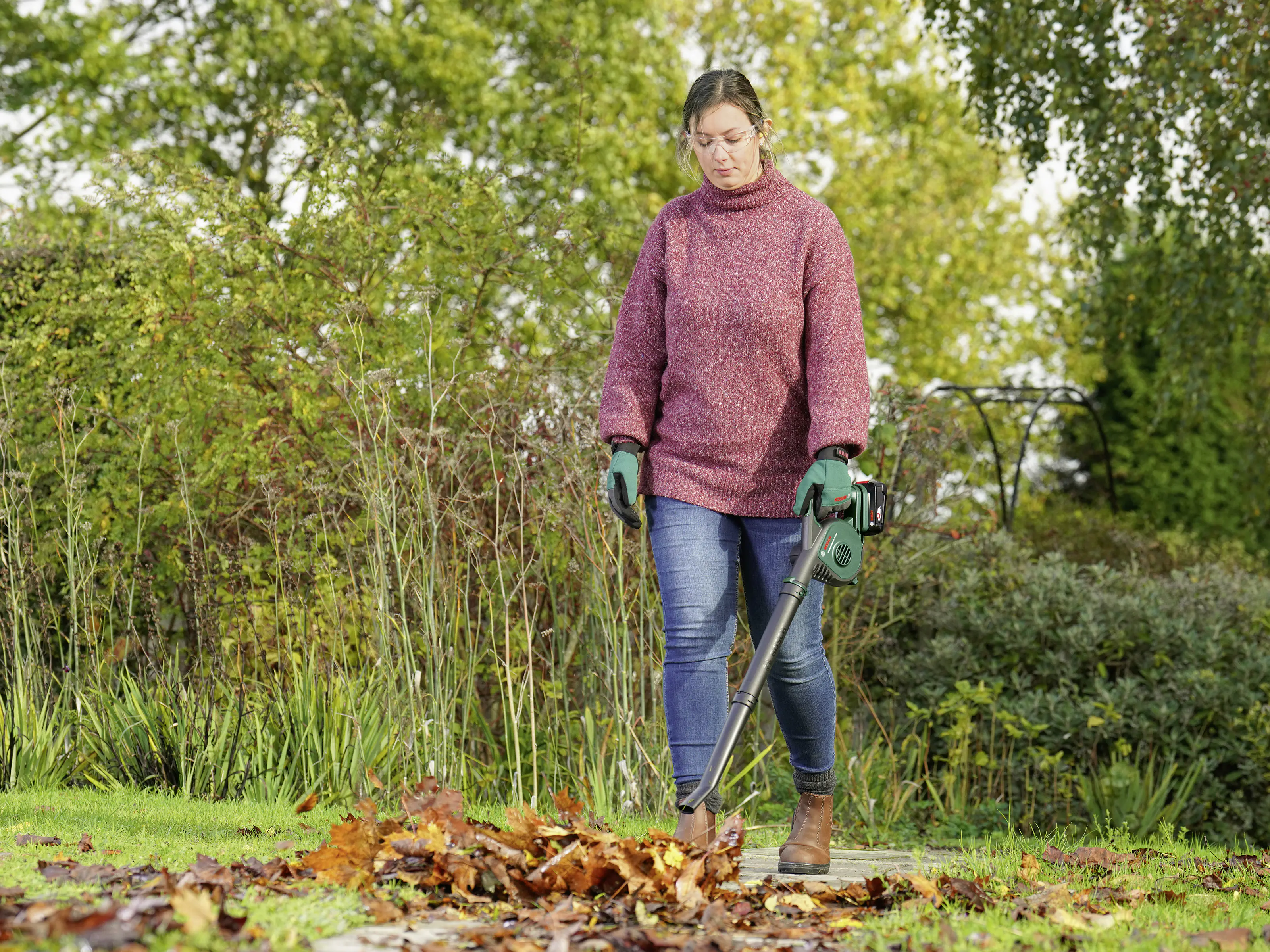 Bosch Akku-Laubbläser 18V UniversalLeafBlow solo Bosch Akku-Laubbläser 18V UniversalLeafBlow solo