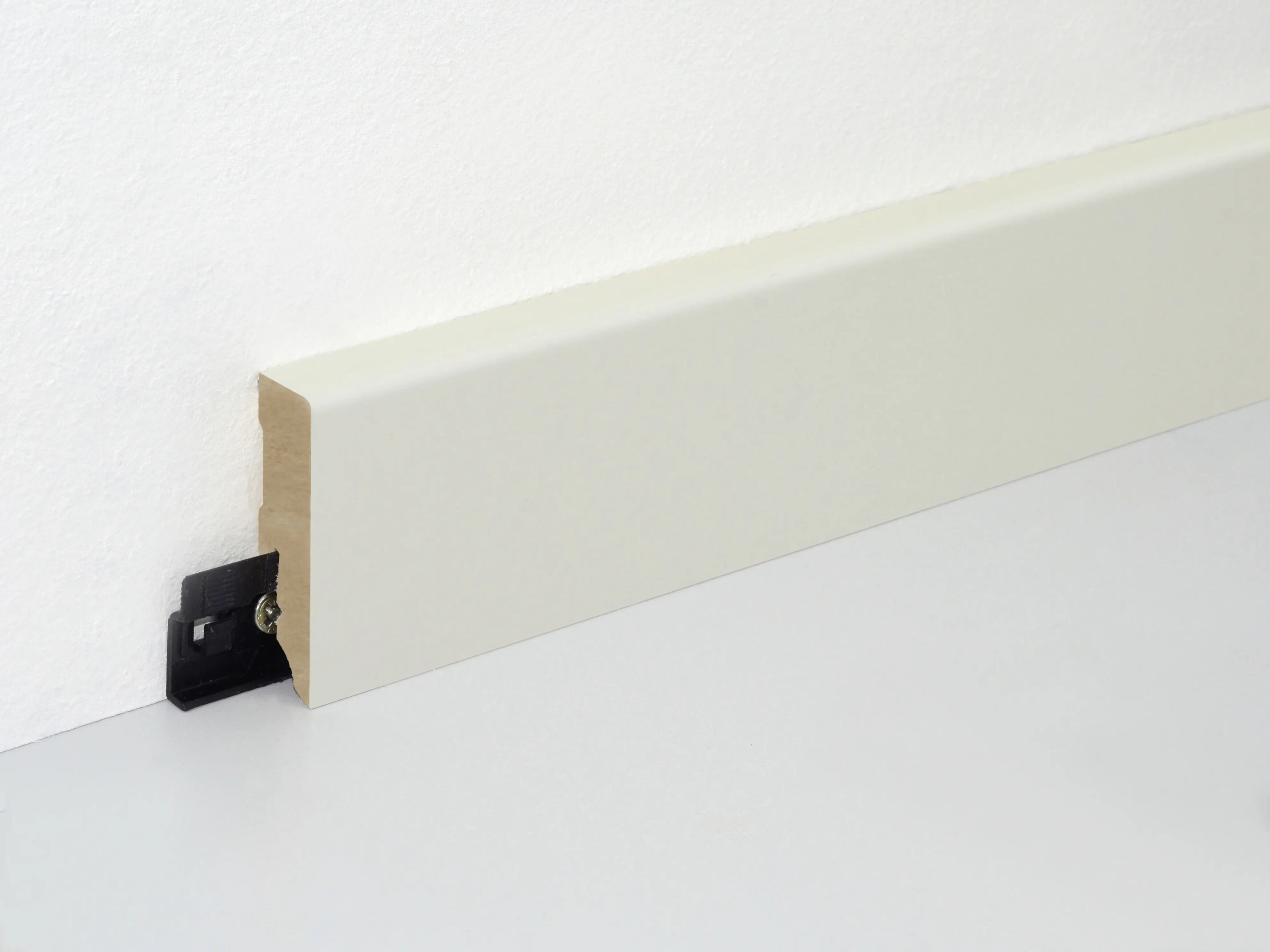 Neuhofer Fußleiste 240 cm x 58 x 15 mm weiß