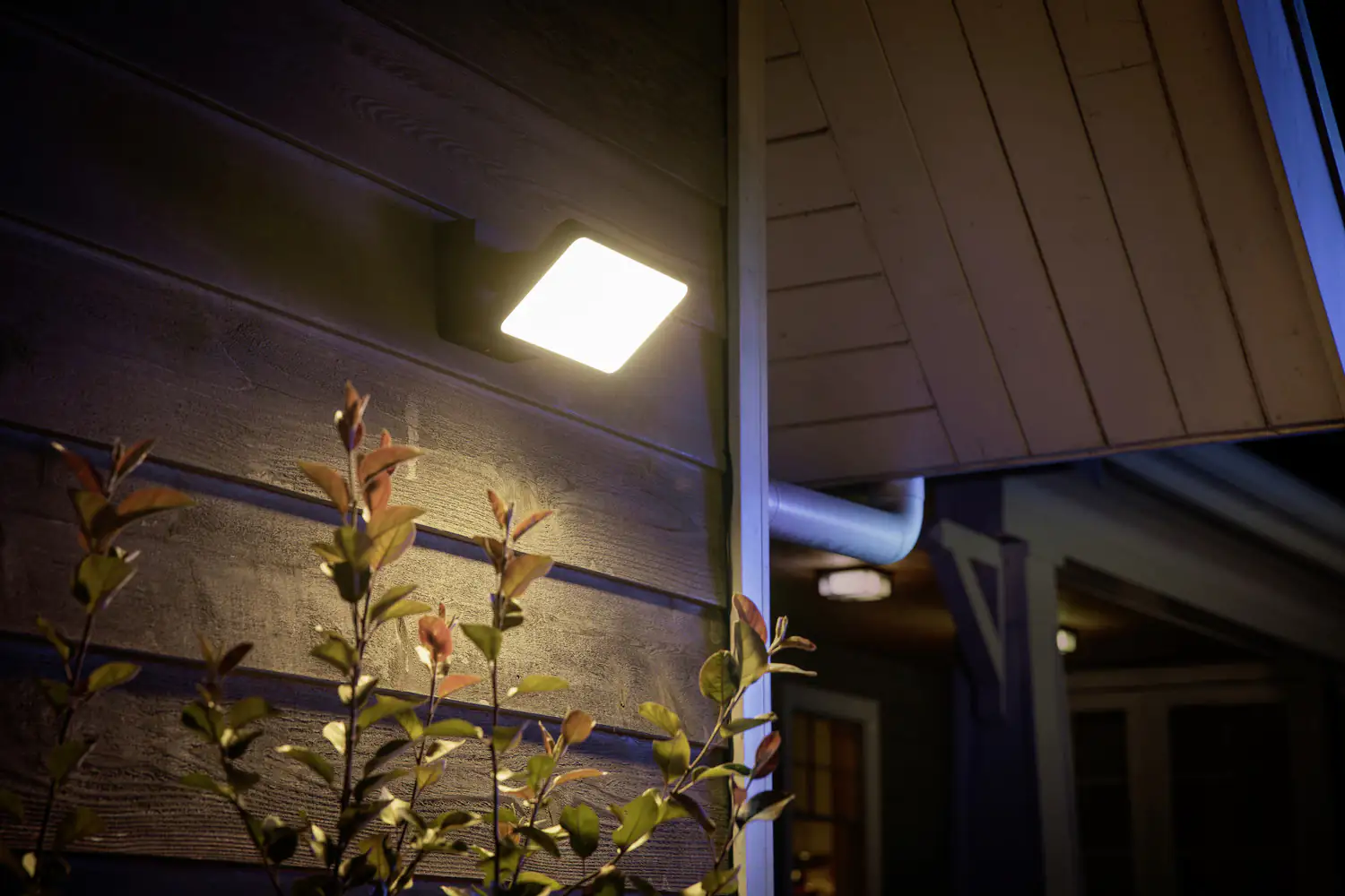 Philips Hue White Flutlicht Welcome Outdoor schwarz warmweiß IP44