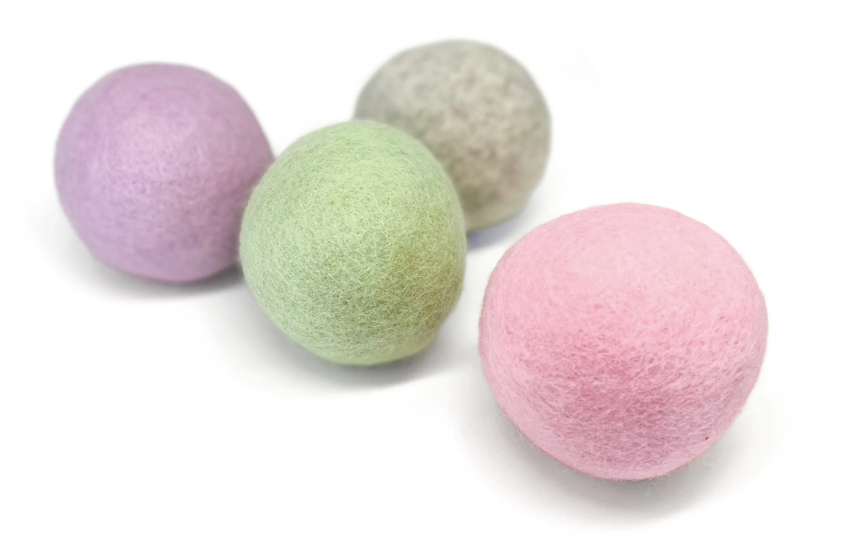 Aumüller Katzenspielzeug Wollfilzkugel mit Katzenminze 7 cm 4-fach sortiert