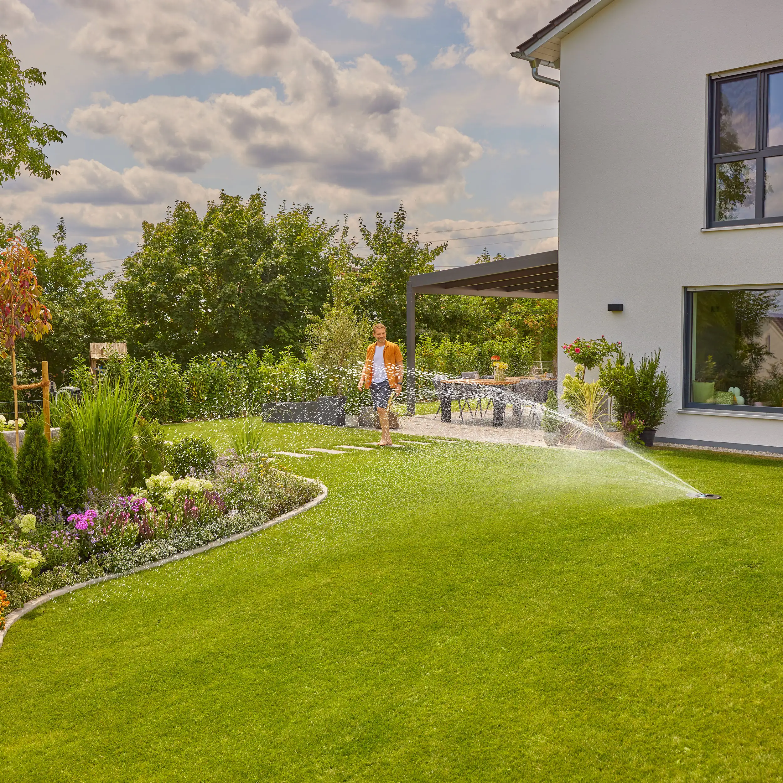 Gardena Bewässerungssystem Pipeline AquaPrecise für Rasen solarbetrieben