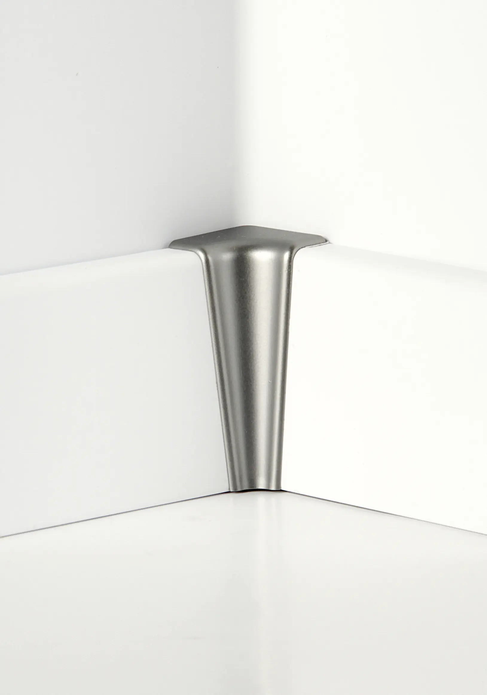 Classen Innenecke für Clip-Laminatleiste foliert 19 x 58 mm chrom