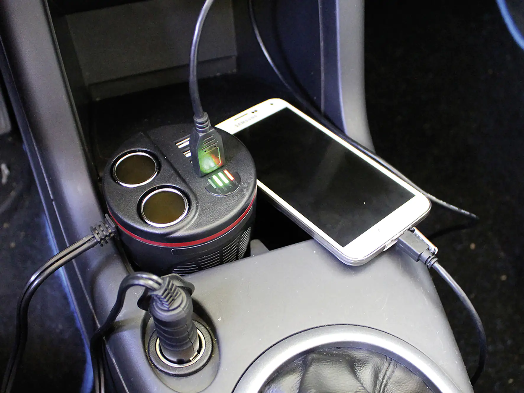 EUFAB Ladestation 12V für den Dosenhalter EUFAB Ladestation 12V für den Dosenhalter