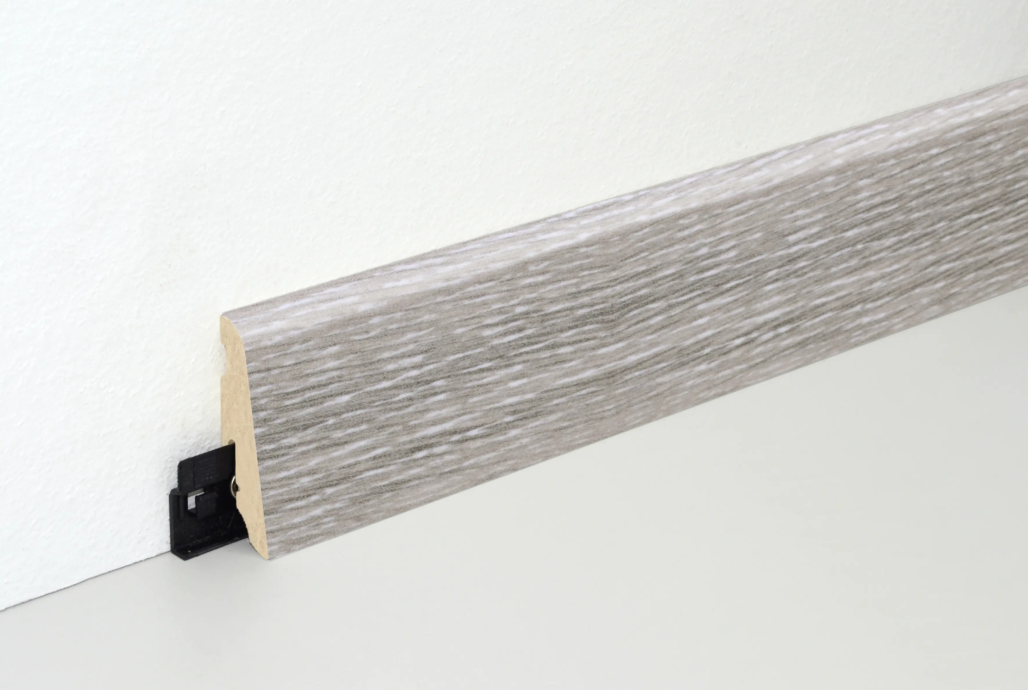 Neuhofer Fußleiste 240 cm 58 x 19 mm Oak light grey