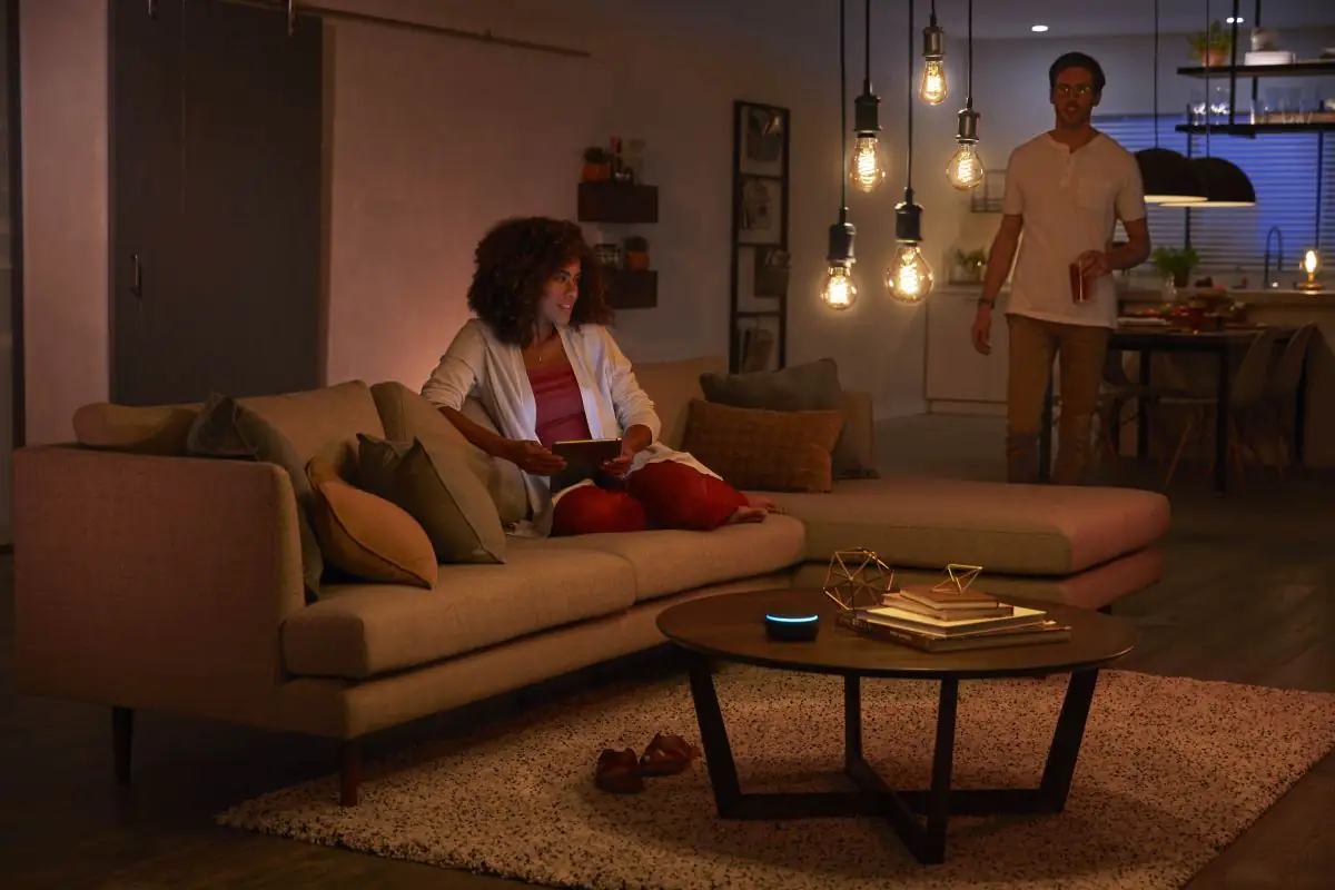 Philips Hue LED-Leuchtmittel White E27 warmweiß Birnenform 7 W warmweiß Philips Hue LED-Leuchtmittel White E27 warmweiß Birnenform 7 W warmweiß