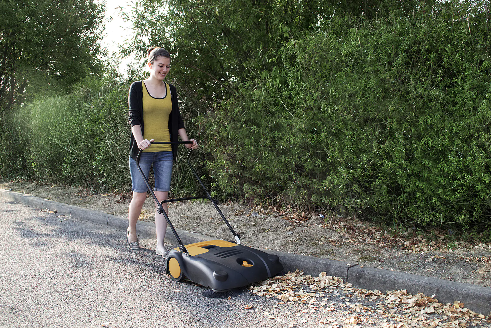 Primaster Kehrmaschine PKM 70 70 cm Arbeitsbreite Primaster Kehrmaschine PKM 70 70 cm Arbeitsbreite