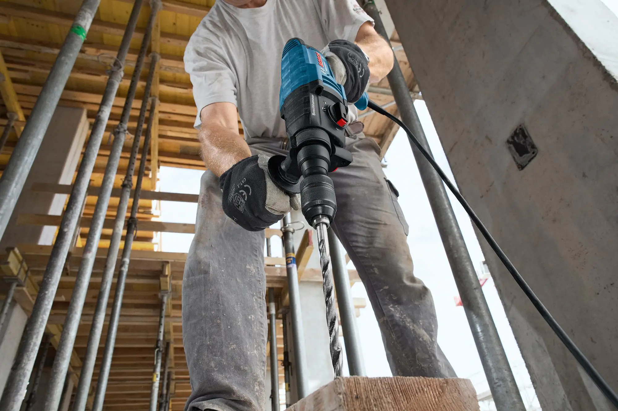 Bosch Professional Bohrhammer GBH 2-20 D