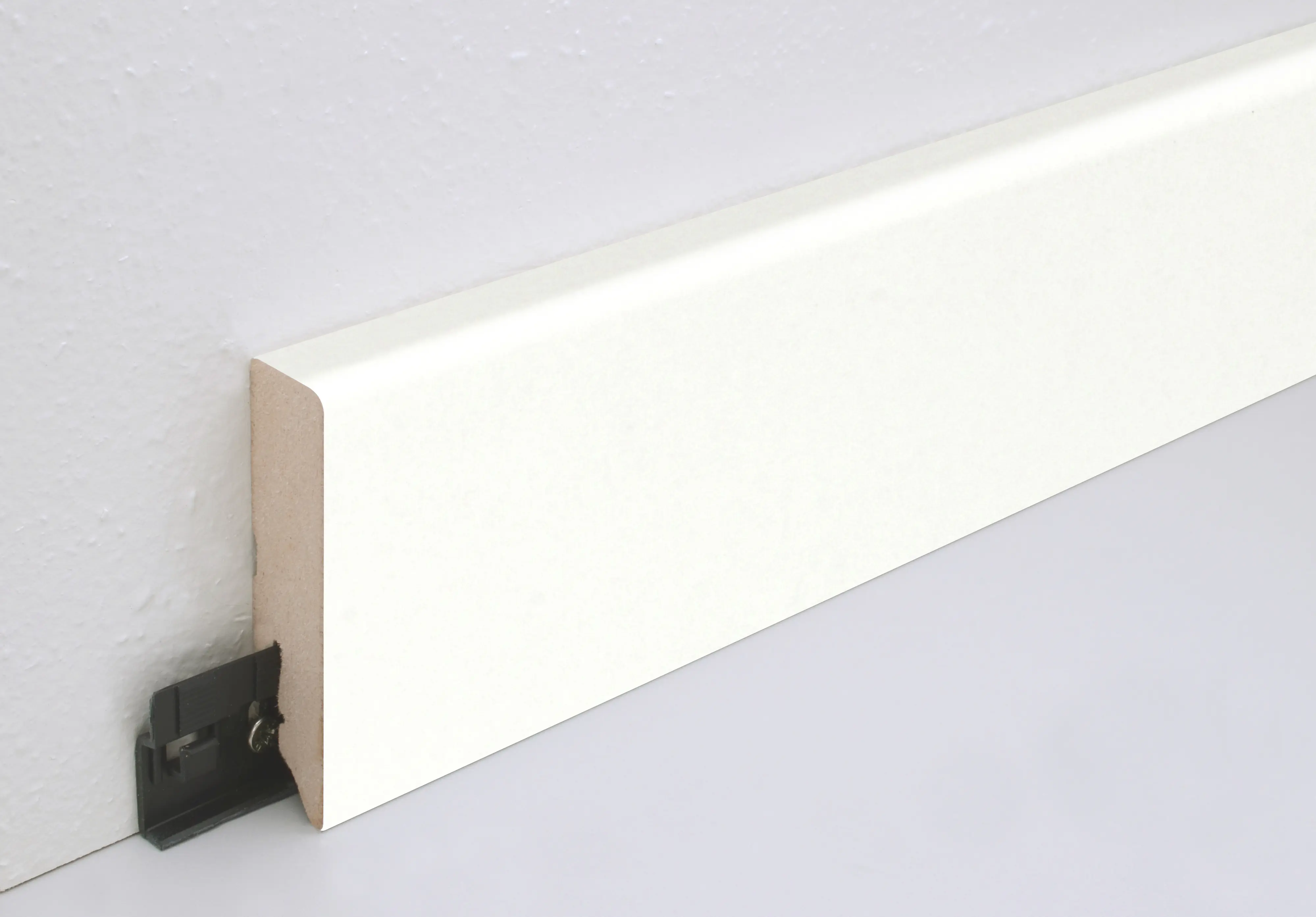 Neuhofer Fußleiste 240 cm x 70 x 16 mm foliert weiß