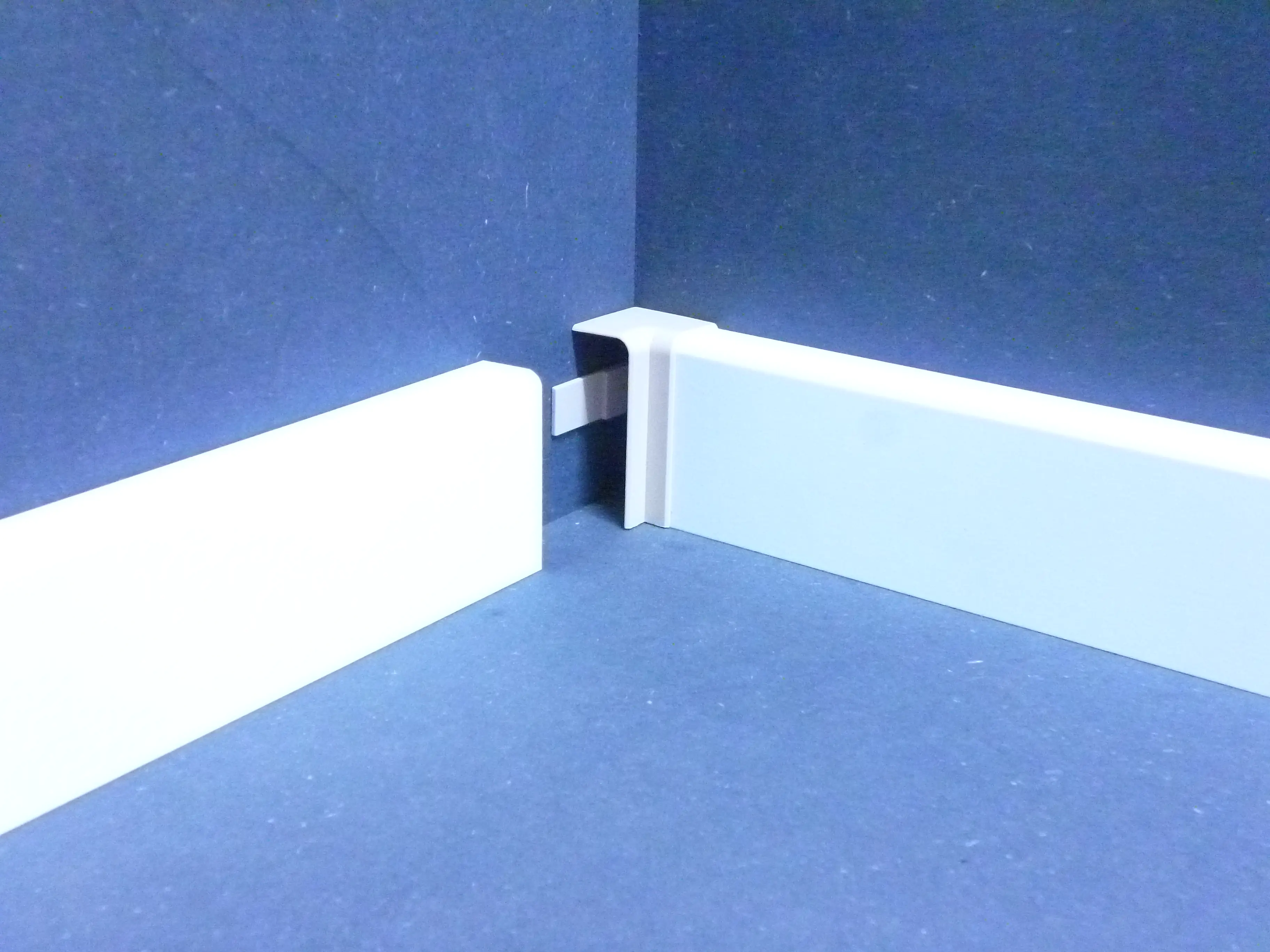 B.S. Bauprogramm Innenecke für Deckenabschlussleiste 17 x 36 mm beige