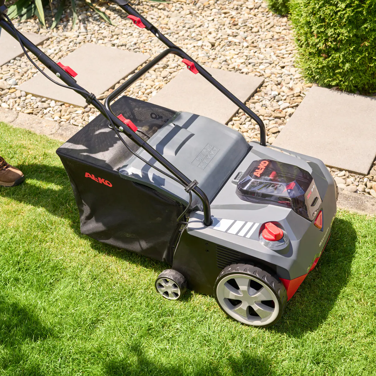 AL-KO Akku-Vertikutierer 38.6 Li Combi Care 18 V / 36 V - 38 cm Arbeitsbreite ohne Akku & Ladegerät