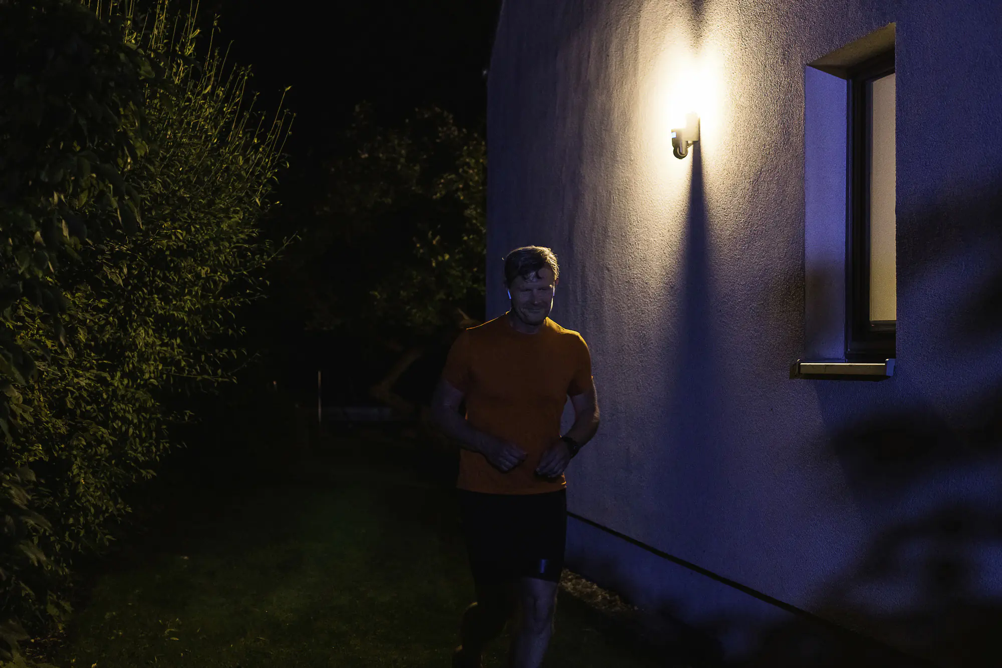 Ledvance Kameraleuchte Smart+ WiFi Wall Control 16 W, 900 lm, 3000K, Sensor, Audio