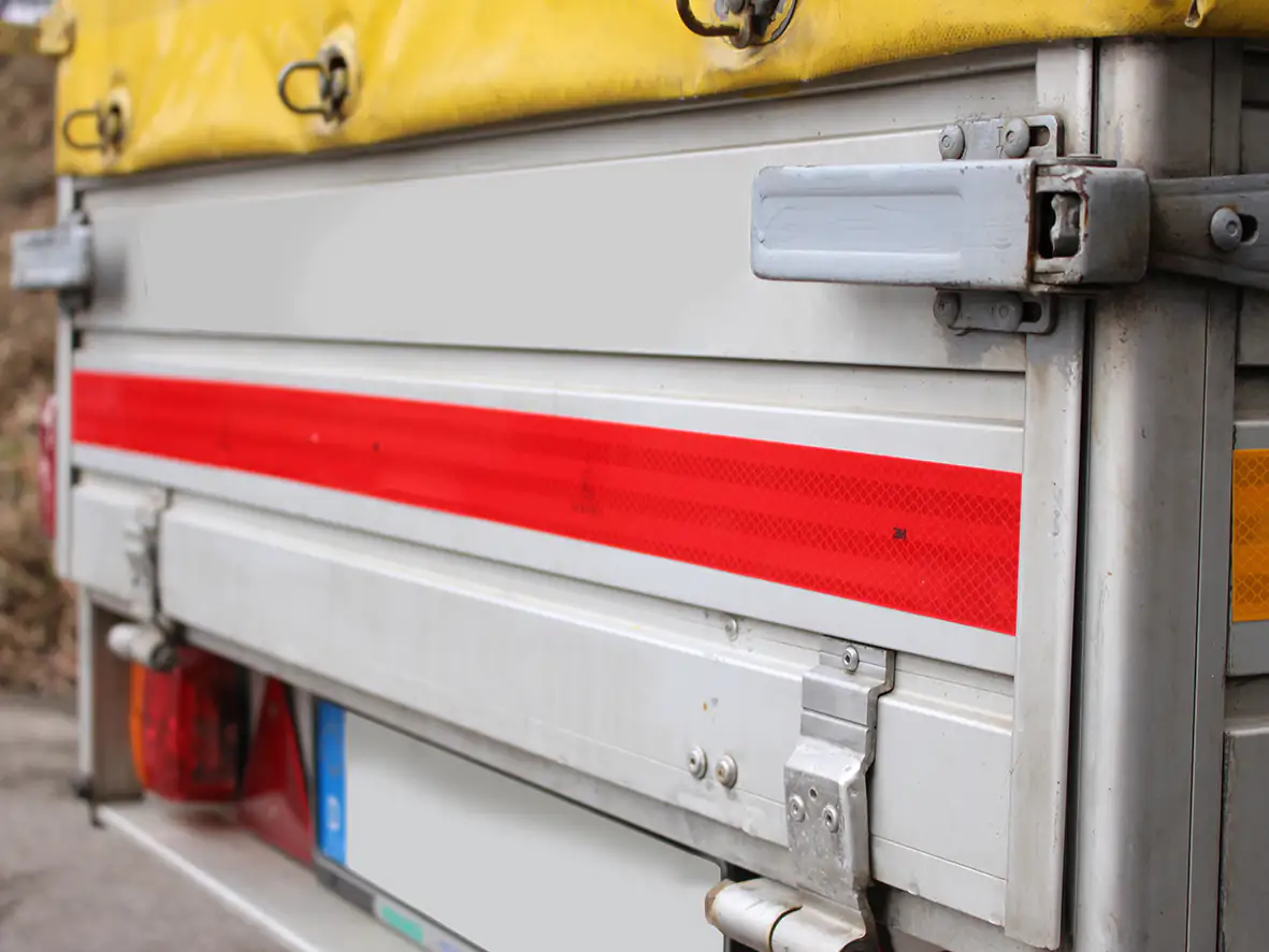 LAS Reflektorband 55mm rot selbstklebend 2 m