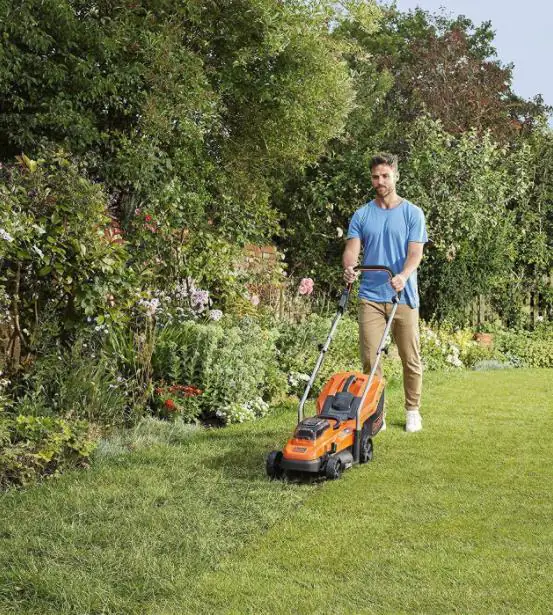 Black & Decker Akku Rasenmäher 2x18 V / 4 Ah, 33 cm Schnittbreite Black & Decker Akku Rasenmäher 2x18 V / 4 Ah, 33 cm Schnittbreite