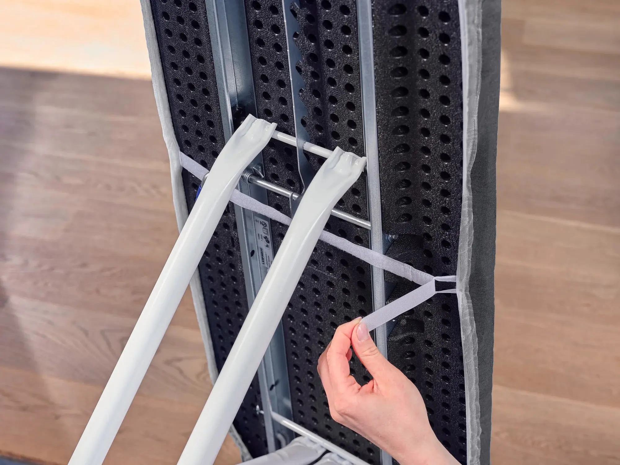 Leifheit Bügeltischbezug Thermo Reflect S-M max. 125 x 40 cm schwarz Leifheit Bügeltischbezug Thermo Reflect S-M max. 125 x 40 cm schwarz