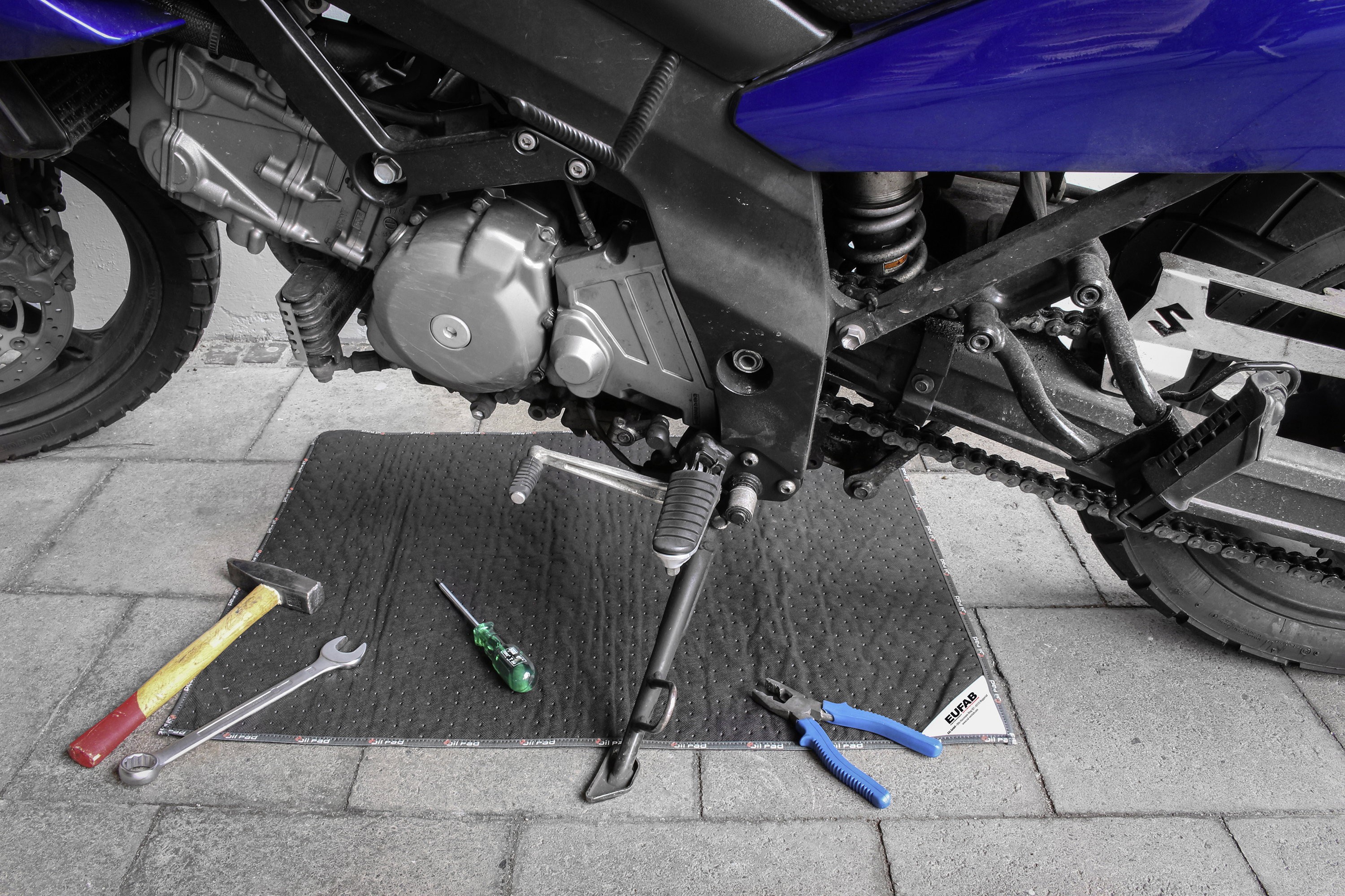 EUFAB OilPad-Umweltschutzmatte indoor mit Saum 60x80cm EUFAB OilPad-Umweltschutzmatte indoor mit Saum 60x80cm
