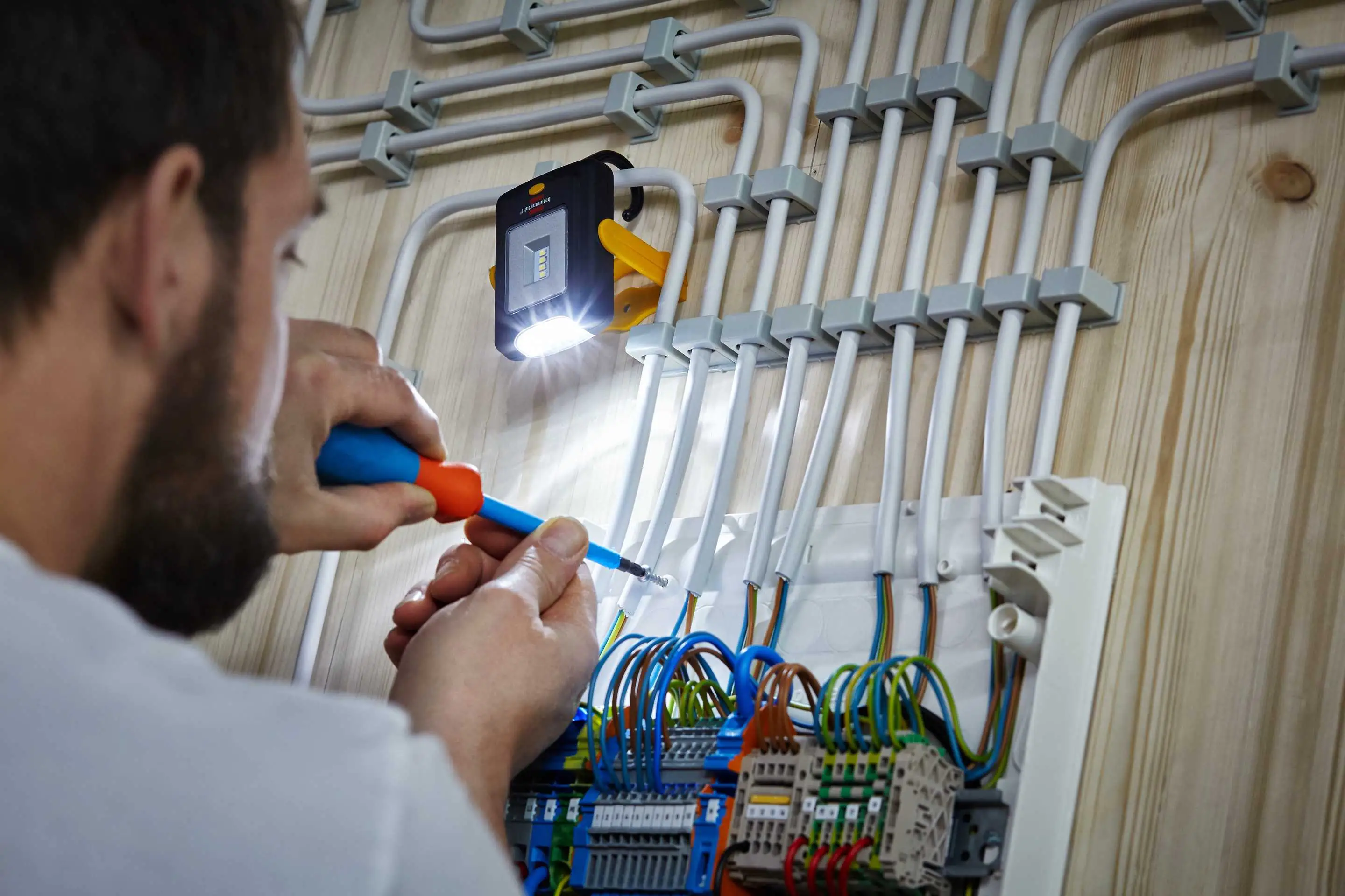 4007123641628_4 Brennenstuhl Werkstattleuchte 200+20 lm, batteriebetrieben