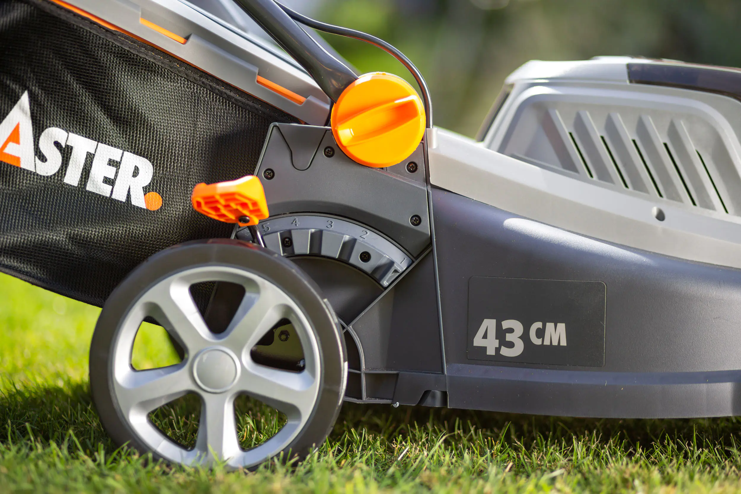 Primaster Akku-Rasenmäher PMARM 4043 40 V inkl. Akku 4,0 Ah & Mulchkit Primaster Akku-Rasenmäher PMARM 4043 40 V inkl. Akku 4,0 Ah & Mulchkit