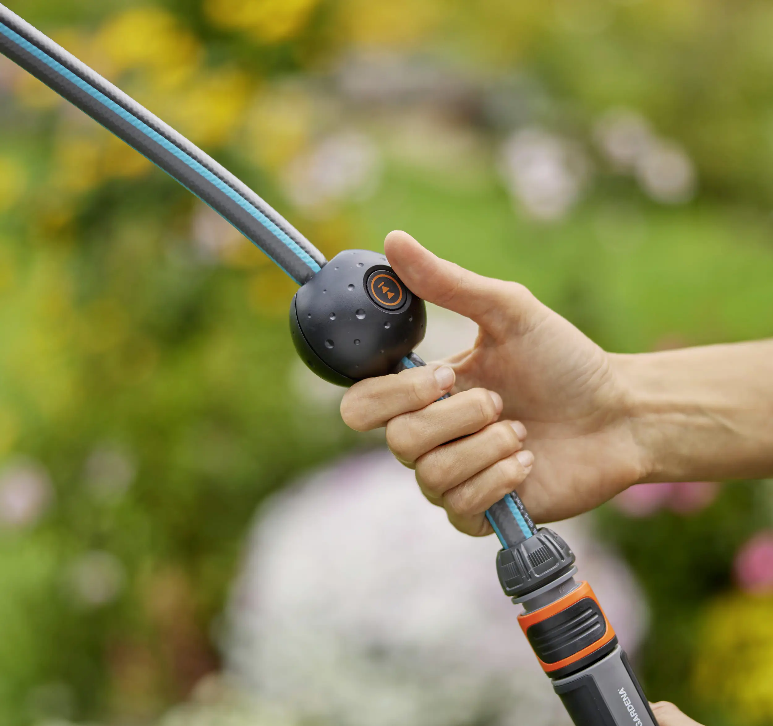 Gardena Akku-Wand-Schlauchbox PowerRoll XL solo mit 35 m Schlauch