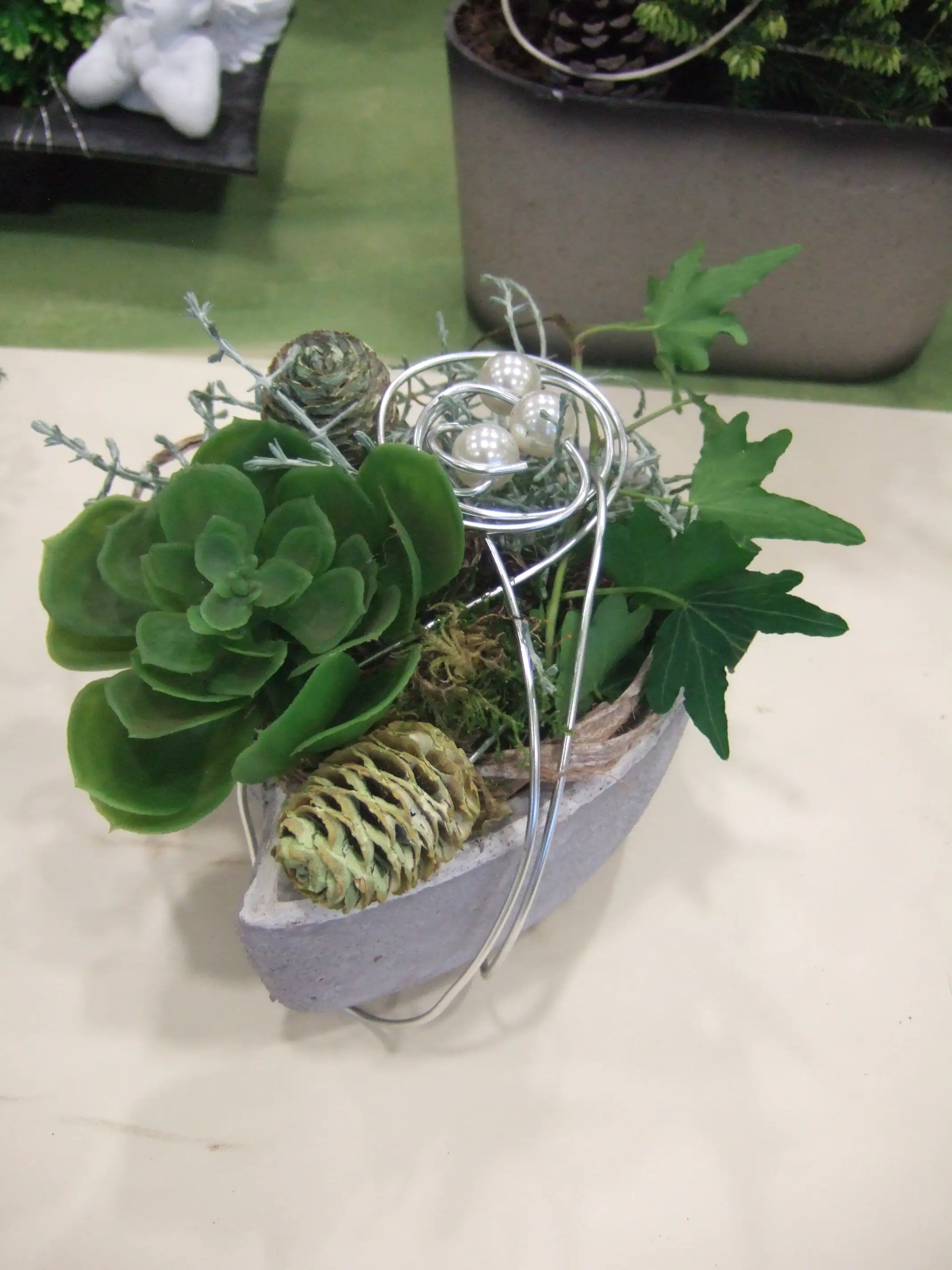 Bepflanztes Arrangement zur Grabdeko Dachwurz & Efeu 16x13 cm