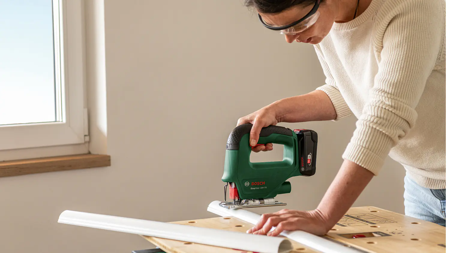 Bosch Akku-Stichsäge EasySaw 18V-70 2-Ah-Akku & Ladegerät Bosch Akku-Stichsäge EasySaw 18V-70 2-Ah-Akku & Ladegerät